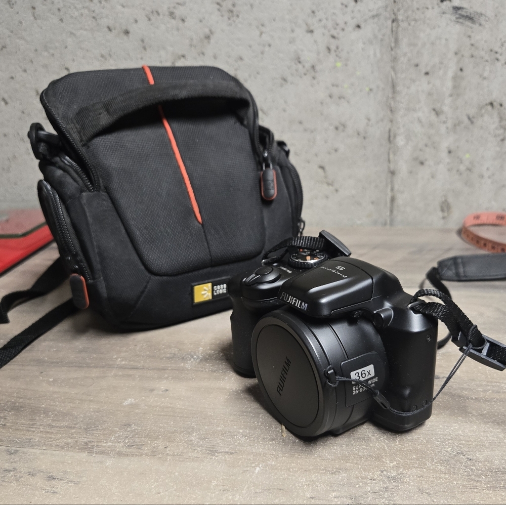 Fujifilm FinePix S8600 Includes Carrying Case